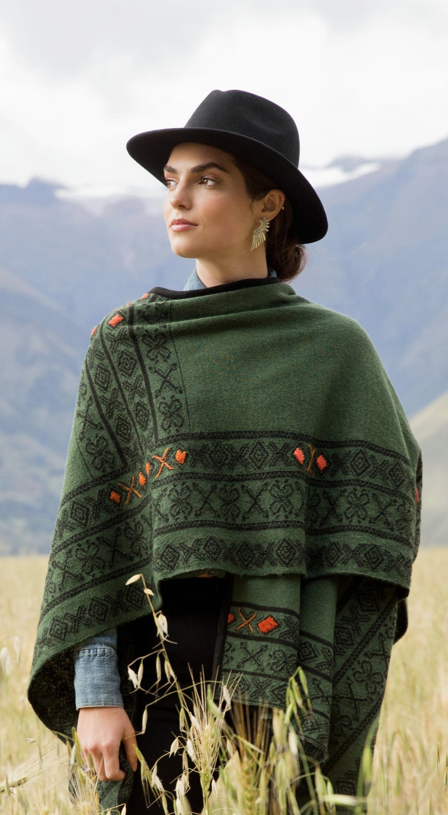 Peruvian Link Alpaca Celtic Ruana in Green