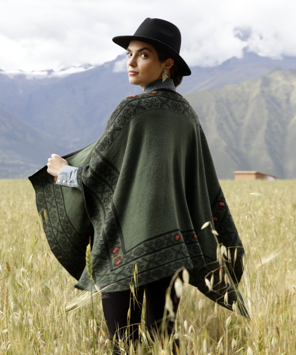 Alpaca Capes & Ruanas 1