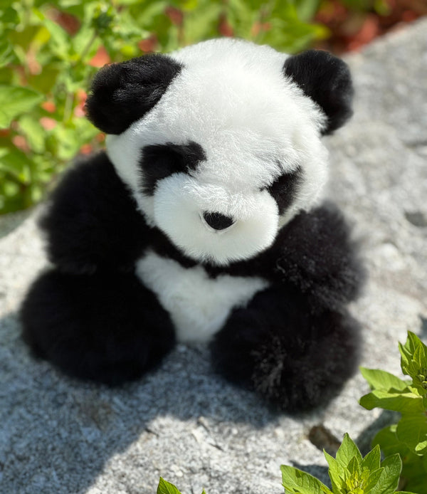 Sitting Panda — único baby alpaca by Peruvian Link