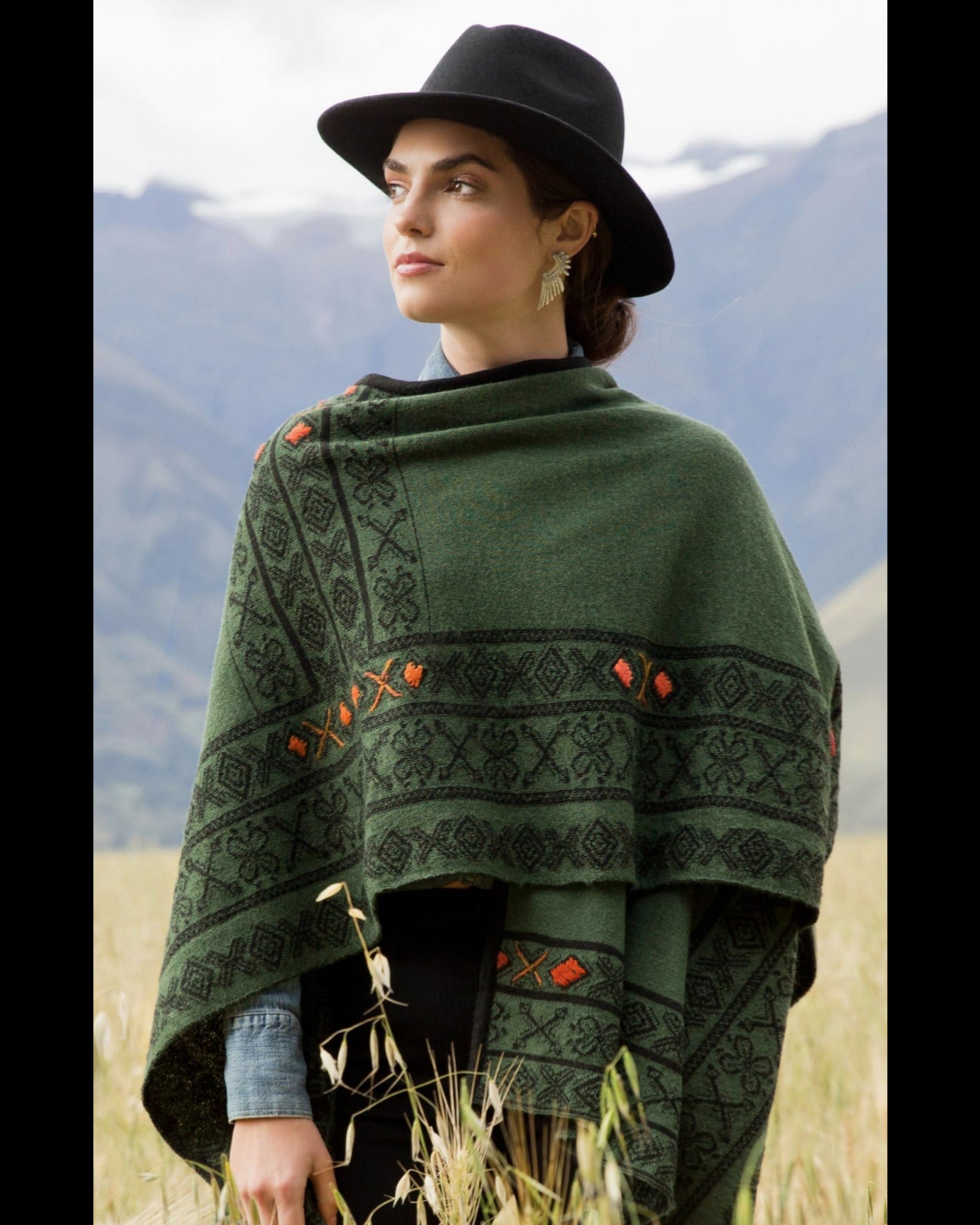 Peruvian Link Alpaca Celtic Ruana in Green 
