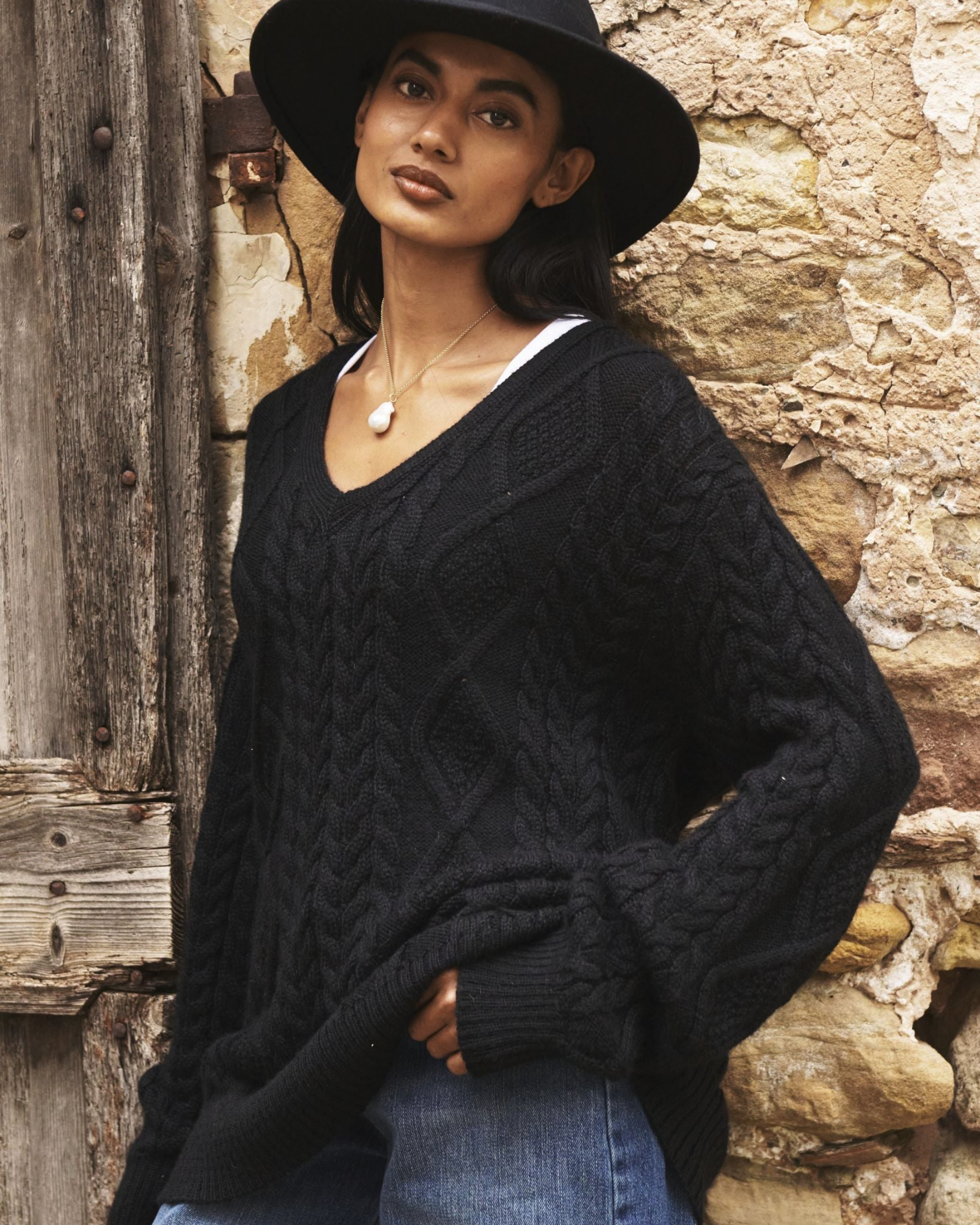 Manhattan V-Neck