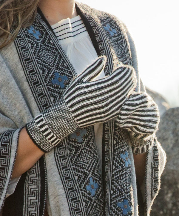 Raya Mitten — Black — black alpaca by Peruvian Link